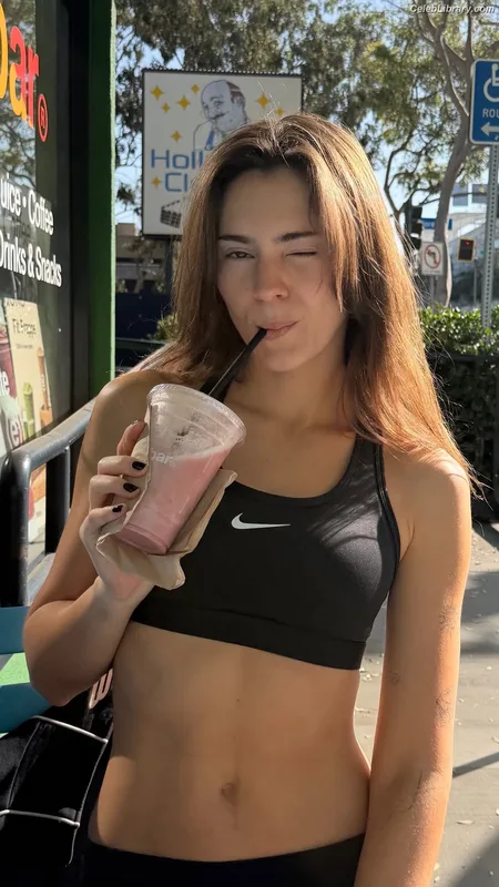 Stefanie Giesinger photo 17 of 289