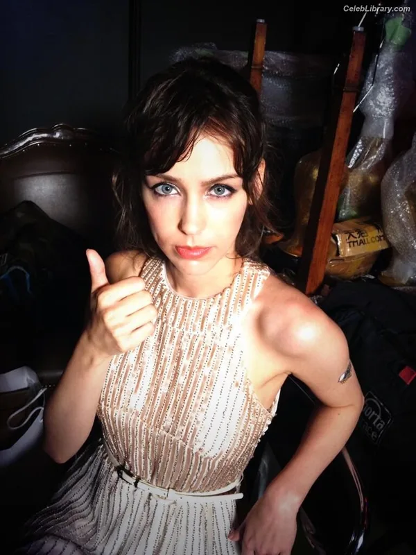 Stefanie Joosten photo 5 of 192