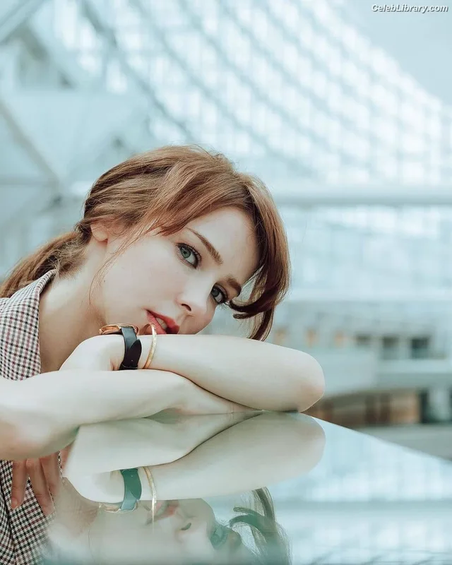 Stefanie Joosten photo 17 of 192