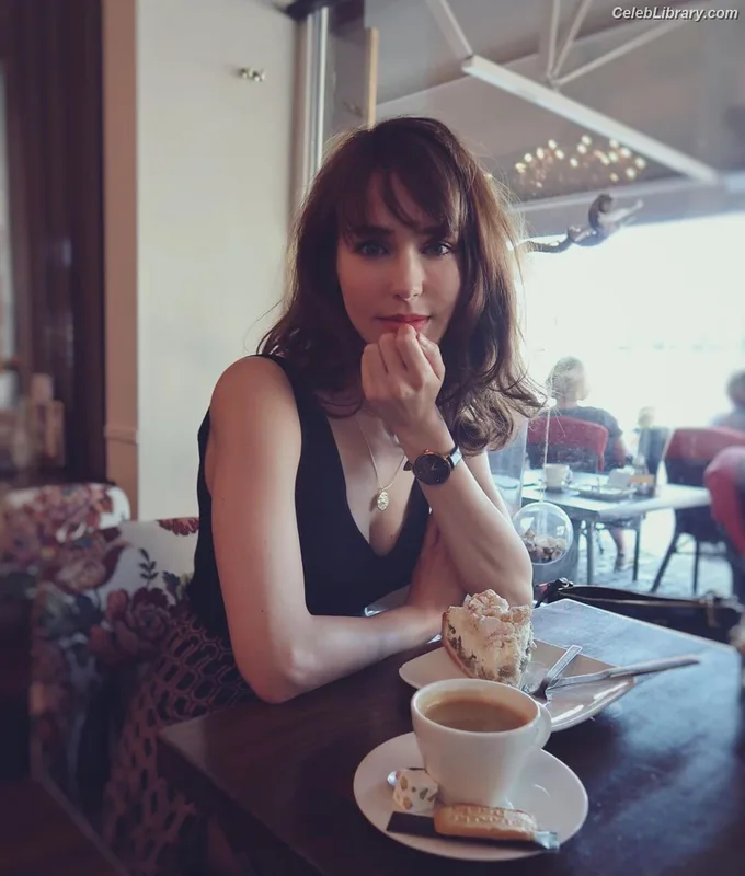 Stefanie Joosten photo 12 of 192