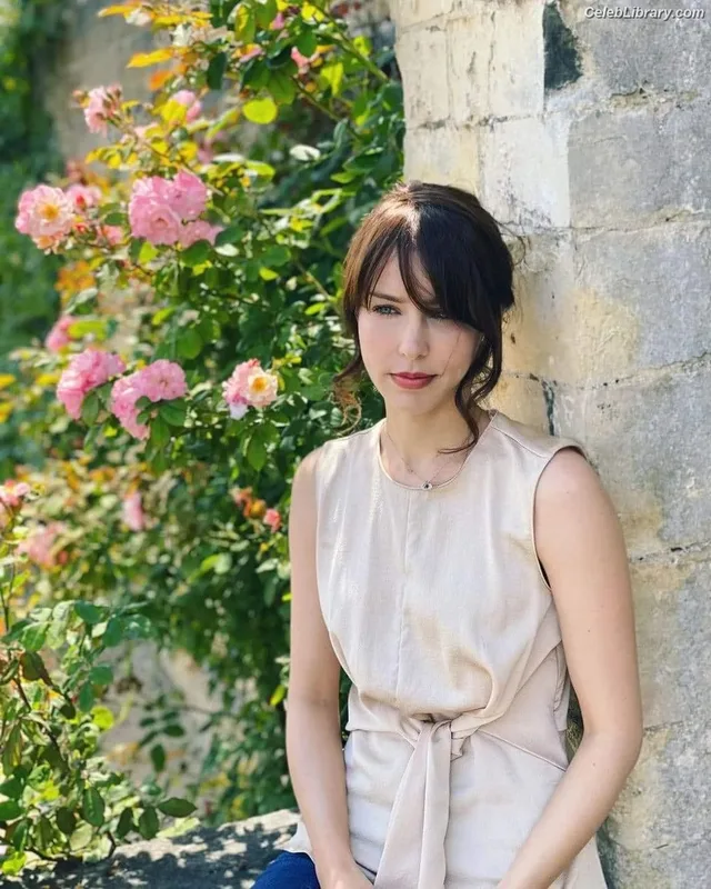 Stefanie Joosten photo 14 of 192