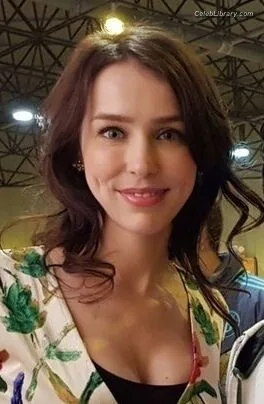 Stefanie Joosten photo 24 of 192