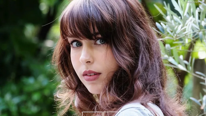 Stefanie Joosten photo 4 of 192