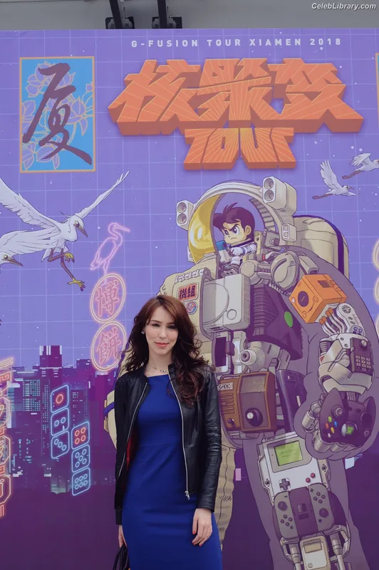 Stefanie Joosten photo 9 of 192