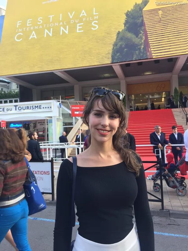 Stefanie Joosten photo 5 of 192