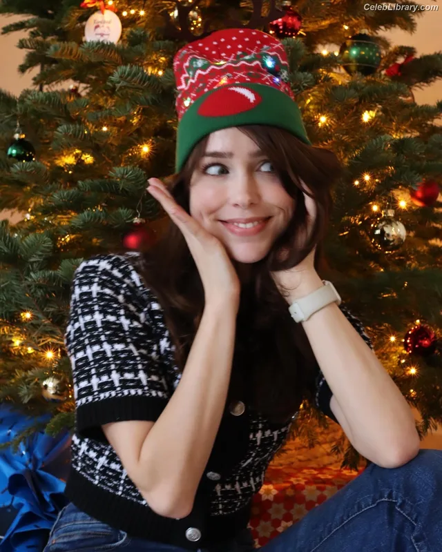 Stefanie Joosten photo 21 of 192