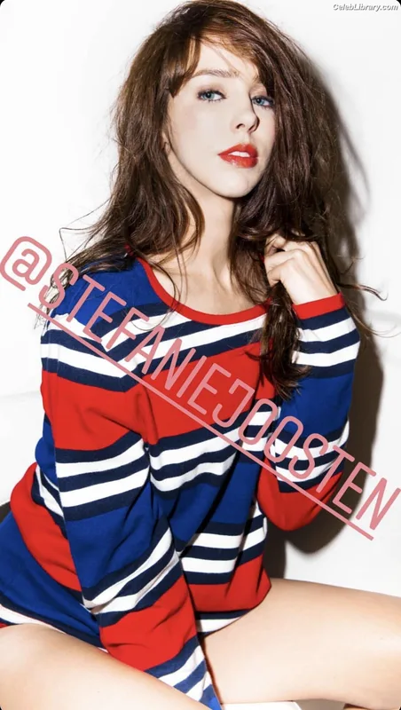 Stefanie Joosten photo 2 of 192