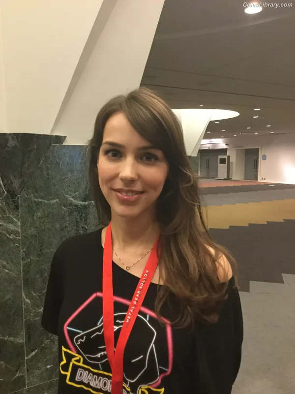 Stefanie Joosten photo 12 of 192