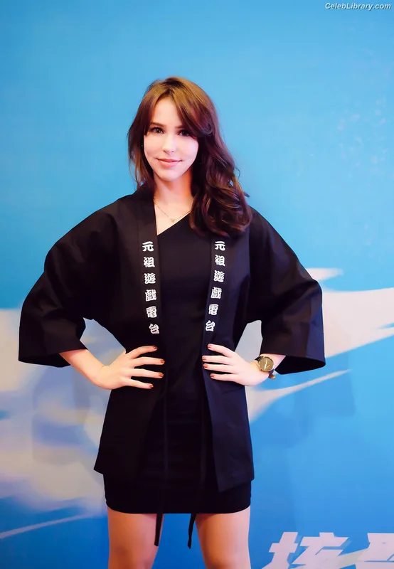 Stefanie Joosten photo 24 of 192