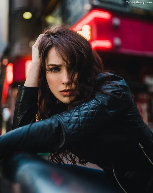 Stefanie Joosten photo 2 of 192