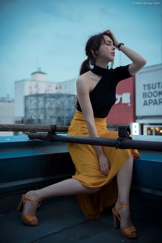 Stefanie Joosten photo 17 of 192