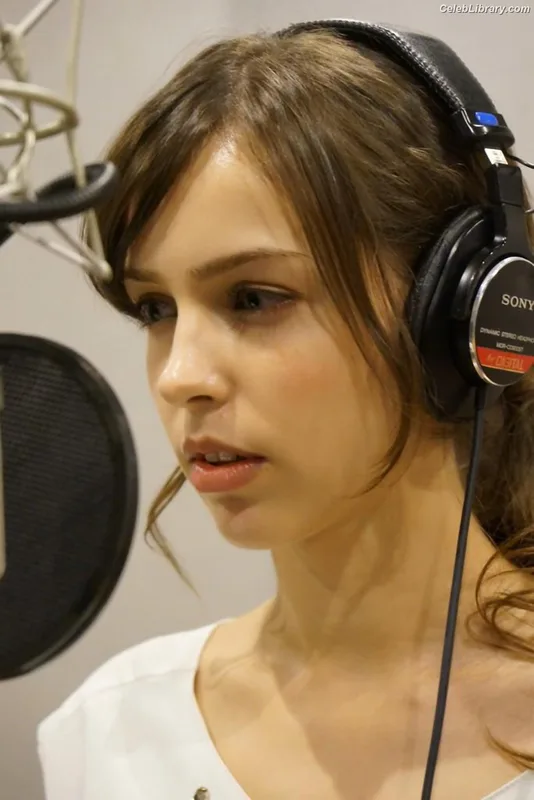Stefanie Joosten photo 21 of 192
