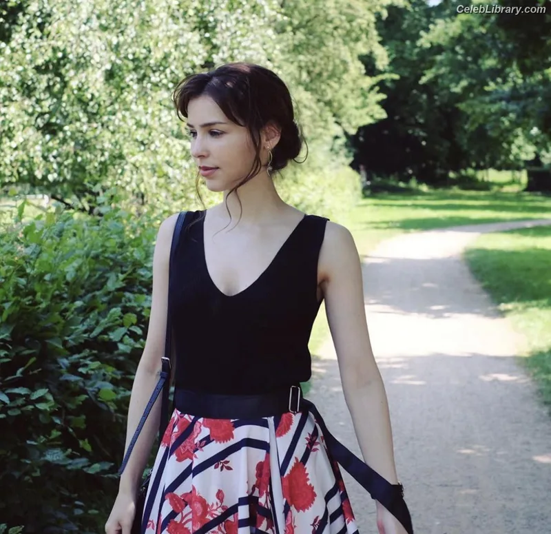 Stefanie Joosten photo 1 of 192