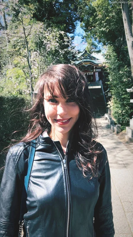 Stefanie Joosten photo 13 of 192