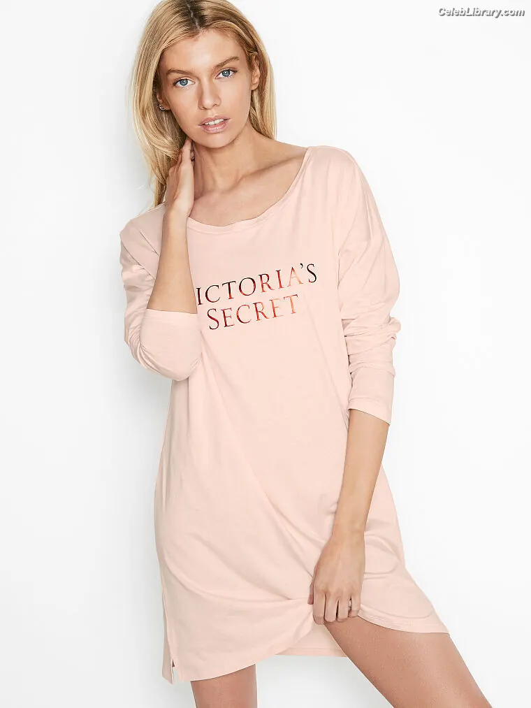 Stella Maxwell photo 23 of 1067