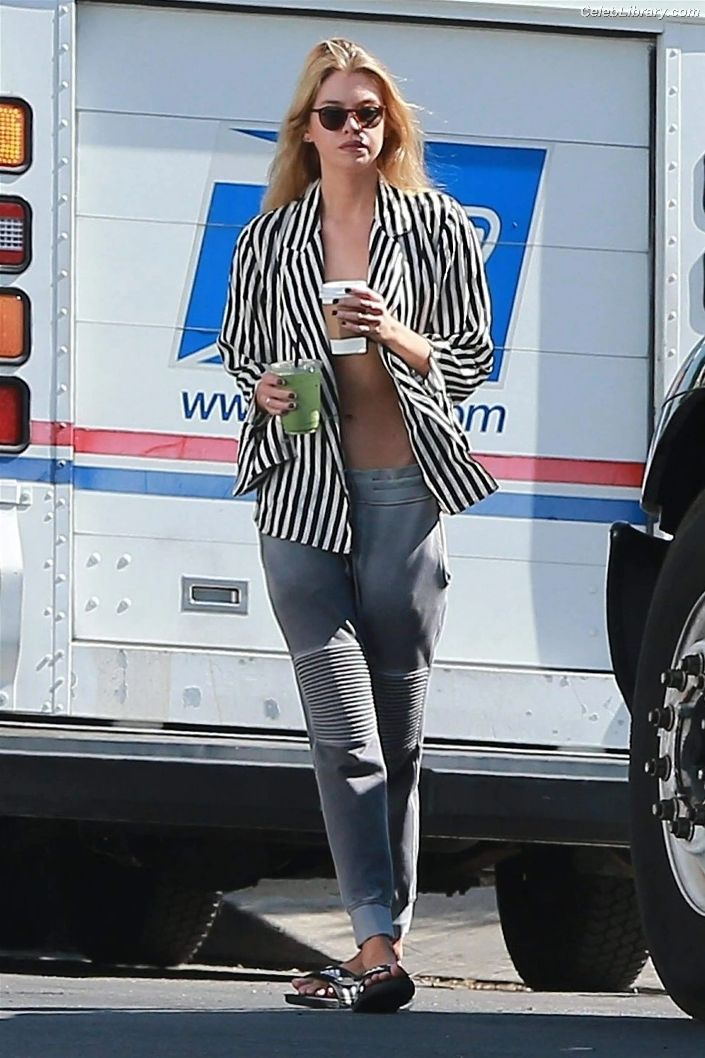 Stella Maxwell photo 13 of 1067