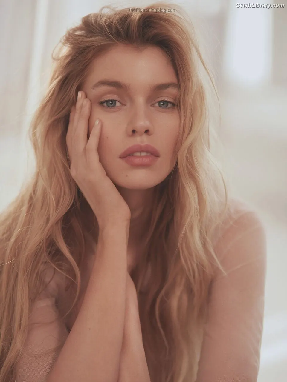 Stella Maxwell photo 23 of 1067