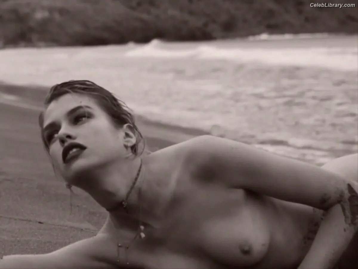 Stella Maxwell photo 14 of 1067