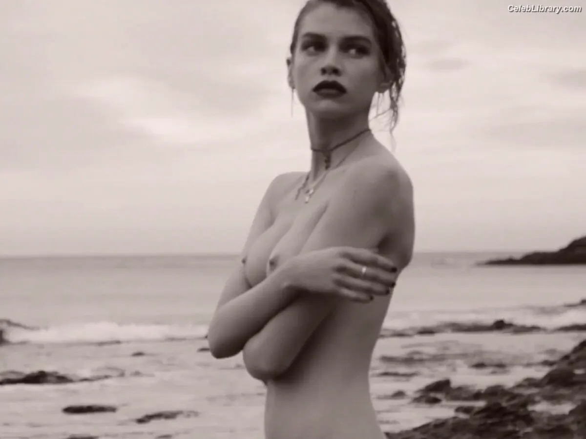 Stella Maxwell photo 20 of 1067