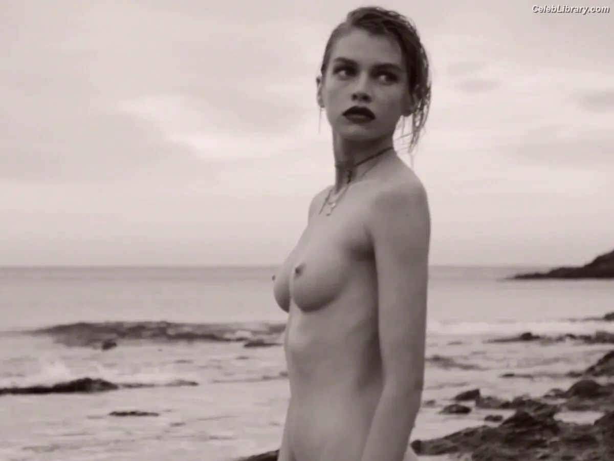 Stella Maxwell photo 21 of 1067
