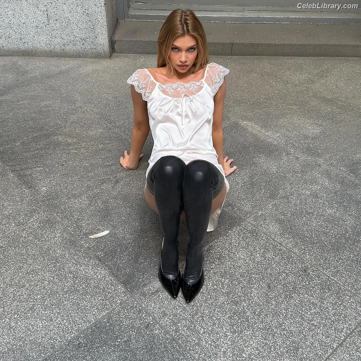 Stella Maxwell photo 9 of 1067