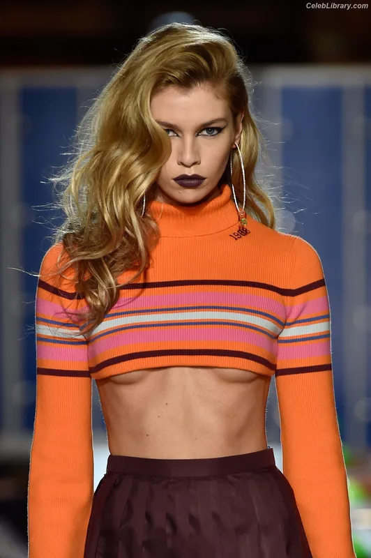 Stella Maxwell photo 10 of 1066
