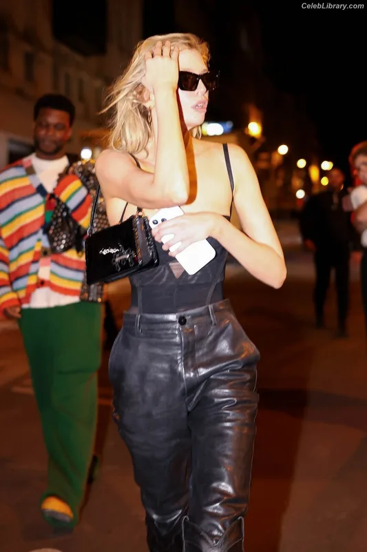 Stella Maxwell photo 11 of 1066
