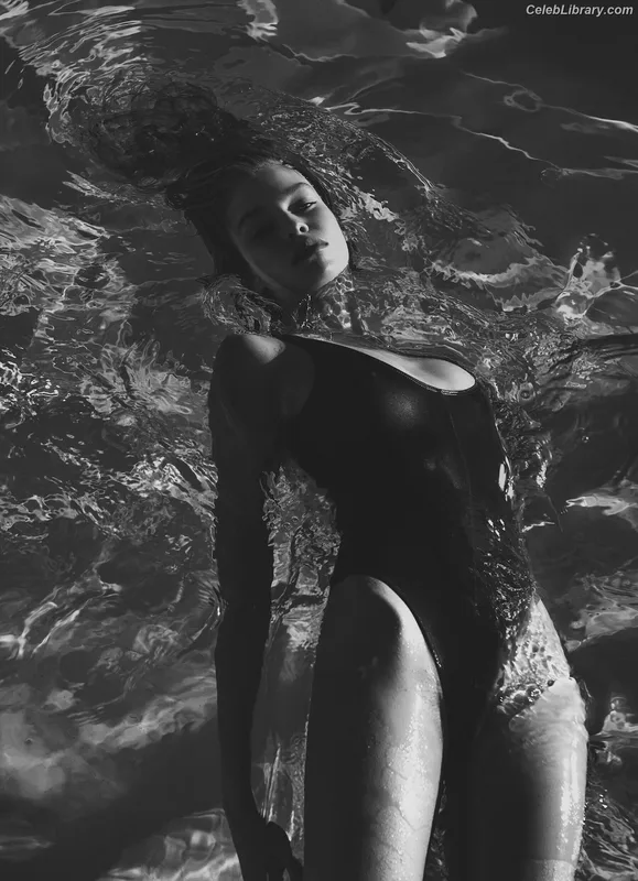 Stella Maxwell photo 2 of 1066