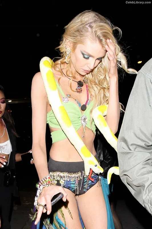 Stella Maxwell photo 8 of 1066