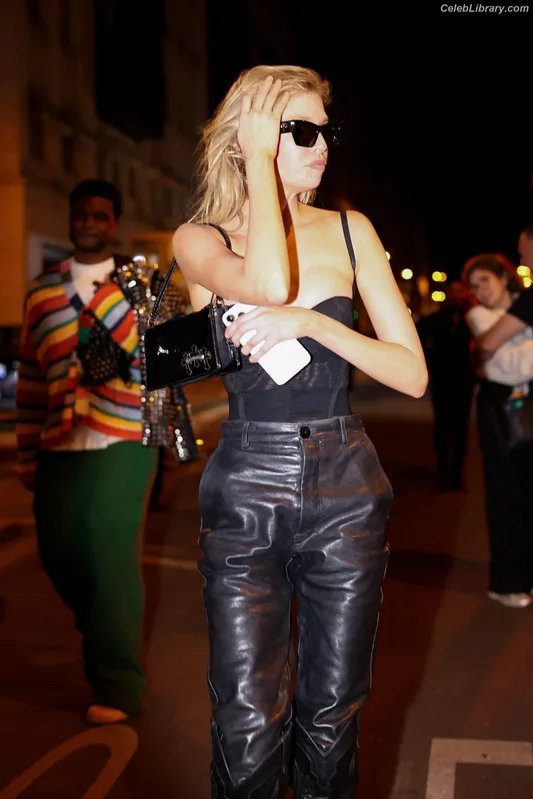 Stella Maxwell photo 3 of 1066
