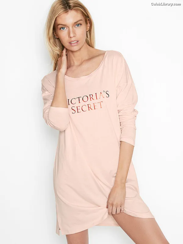 Stella Maxwell photo 23 of 1066