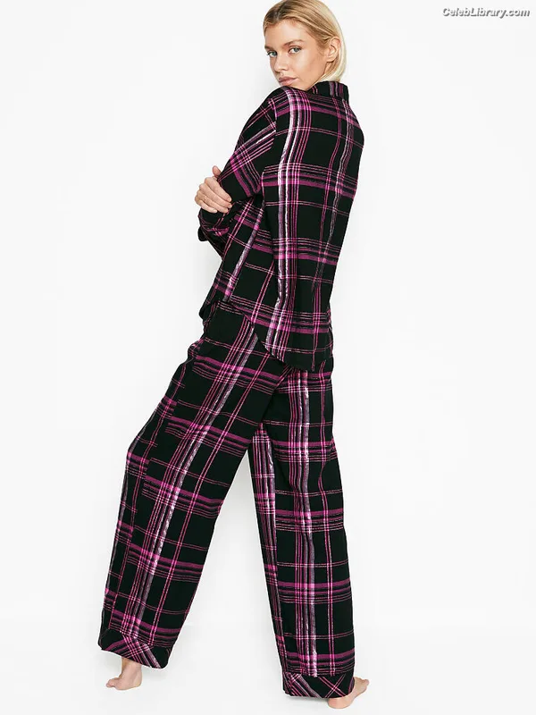 Stella Maxwell photo 2 of 1066