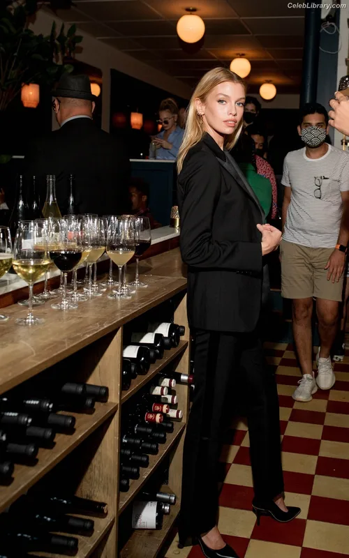 Stella Maxwell photo 10 of 1066