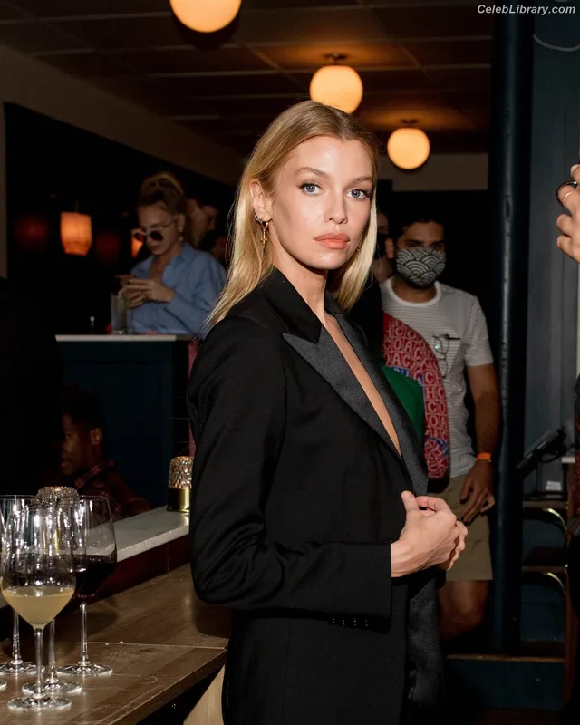 Stella Maxwell photo 14 of 1066