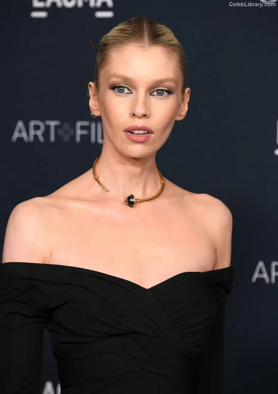 Stella Maxwell photo 14 of 1066