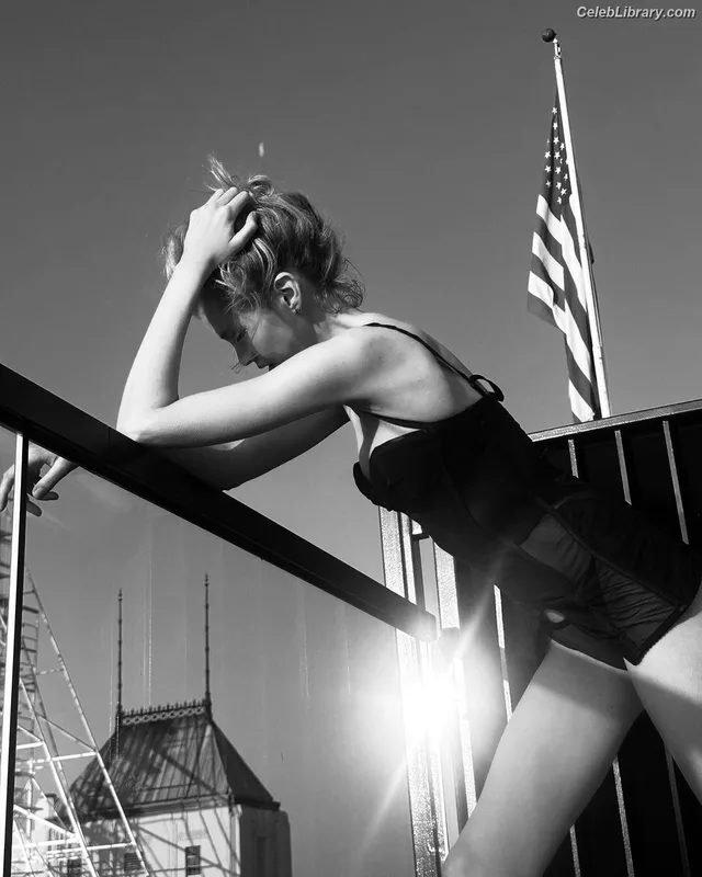 Stella Maxwell photo 20 of 1066