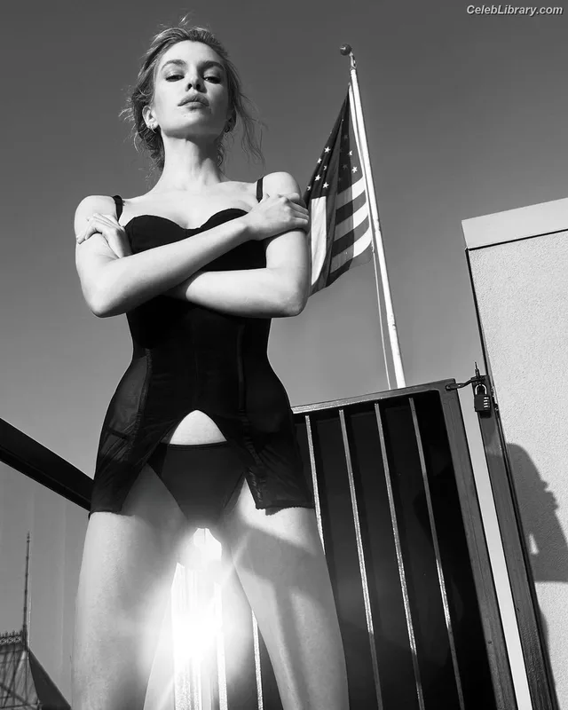 Stella Maxwell photo 24 of 1066