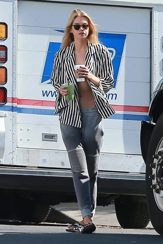 Stella Maxwell photo 11 of 1066