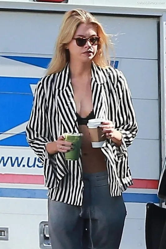 Stella Maxwell photo 14 of 1066