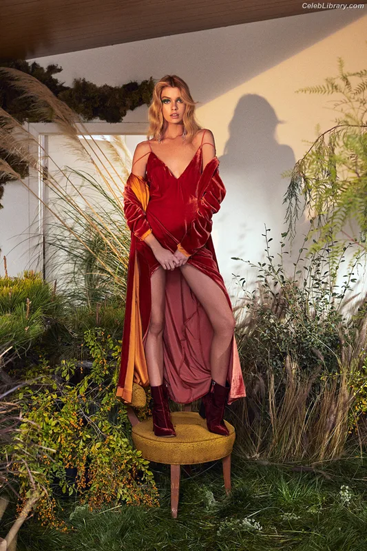 Stella Maxwell photo 1 of 1066
