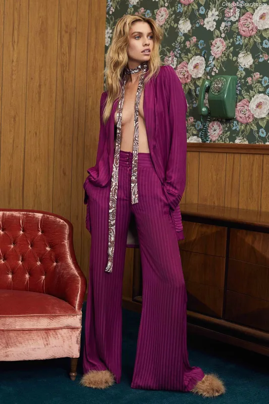 Stella Maxwell photo 21 of 1066