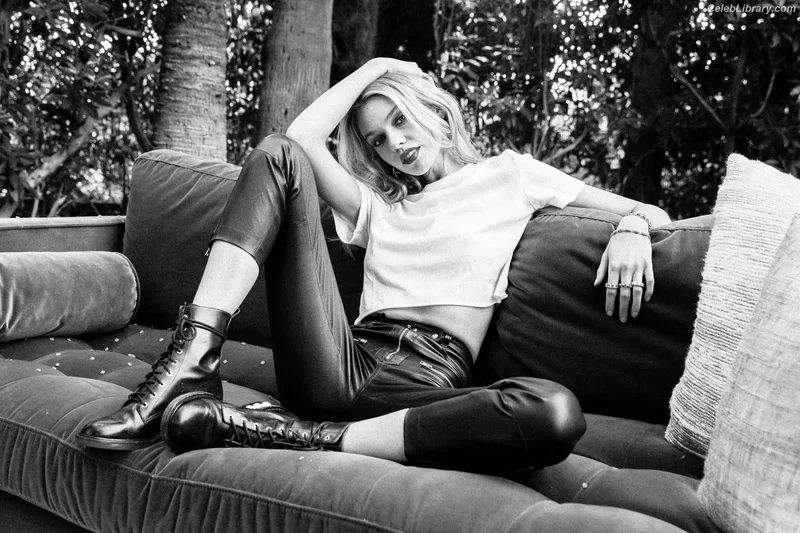 Stella Maxwell photo 14 of 1066
