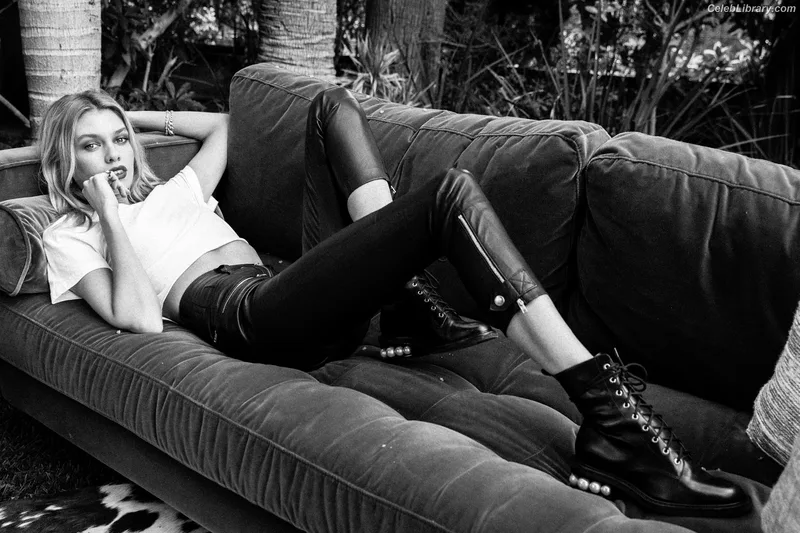 Stella Maxwell photo 22 of 1066