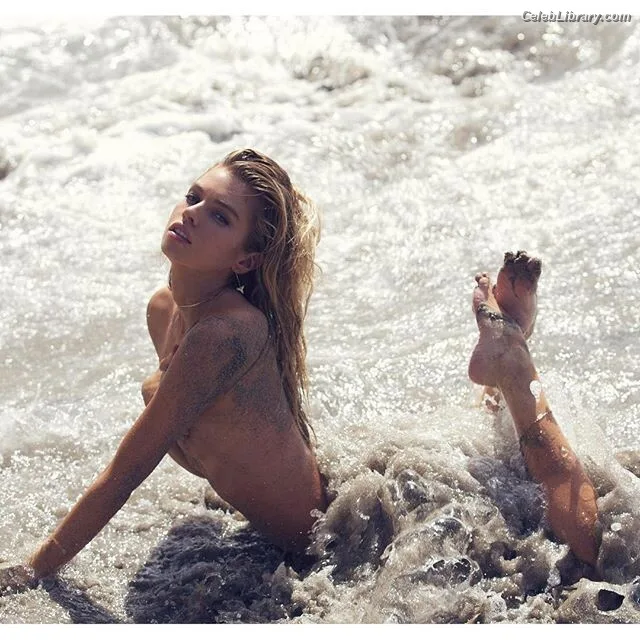 Stella Maxwell photo 22 of 1066
