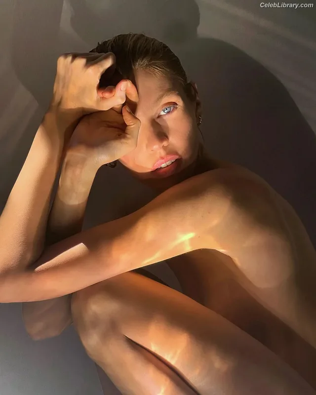 Stella Maxwell photo 9 of 1066