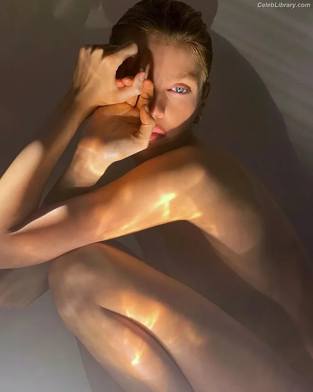 Stella Maxwell photo 11 of 1066