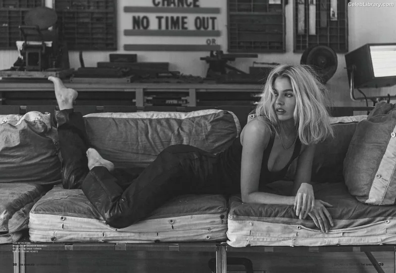 Stella Maxwell photo 14 of 1066