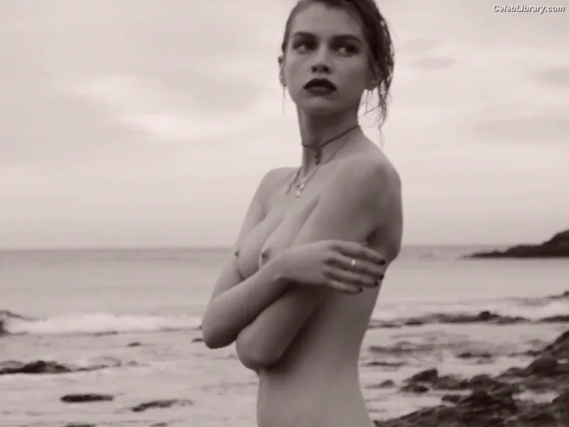 Stella Maxwell photo 18 of 1066