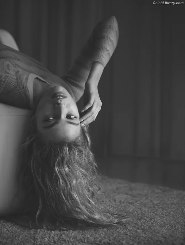 Stella Maxwell photo 9 of 1066