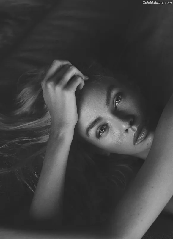 Stella Maxwell photo 20 of 1066